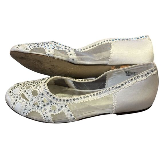 Badgley Mischka White GiGi Embellished Flat Size 4 - Picture 6 of 10
